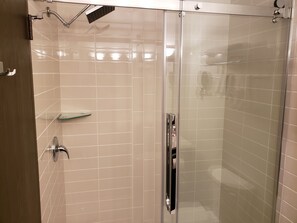 Superior Suite, 1 King Bed, Non Smoking, City View (6th Floor) | Bathroom shower