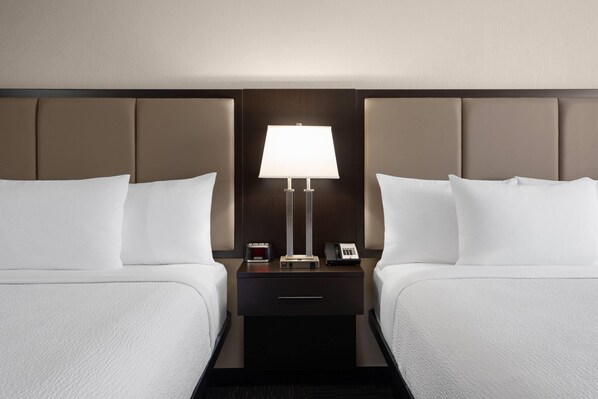 Camera Executive, 2 letti queen, non fumatori | Una scrivania, postazione laptop, tende oscuranti, ferro/asse da stiro