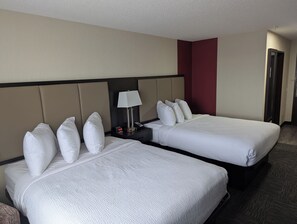 Habitación ejecutiva, 2 camas Queen size, para no fumadores | Escritorio, espacio para trabajar con laptop y cortinas blackout 