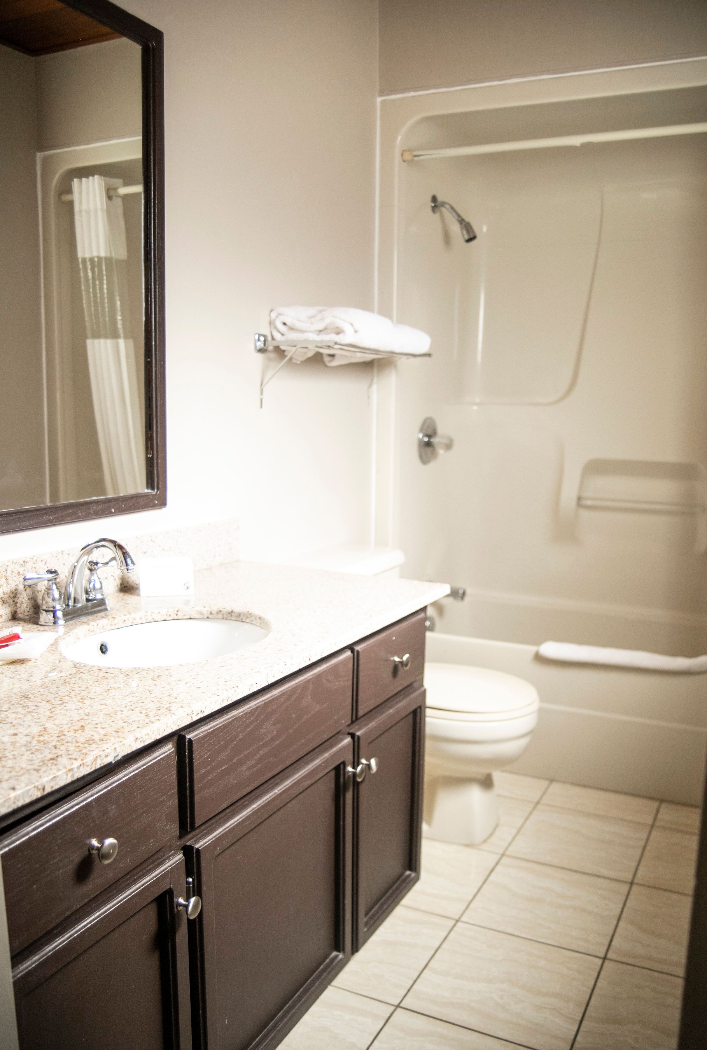Room, 2 Queen Beds, Non Smoking (Efficiency) | Bathroom