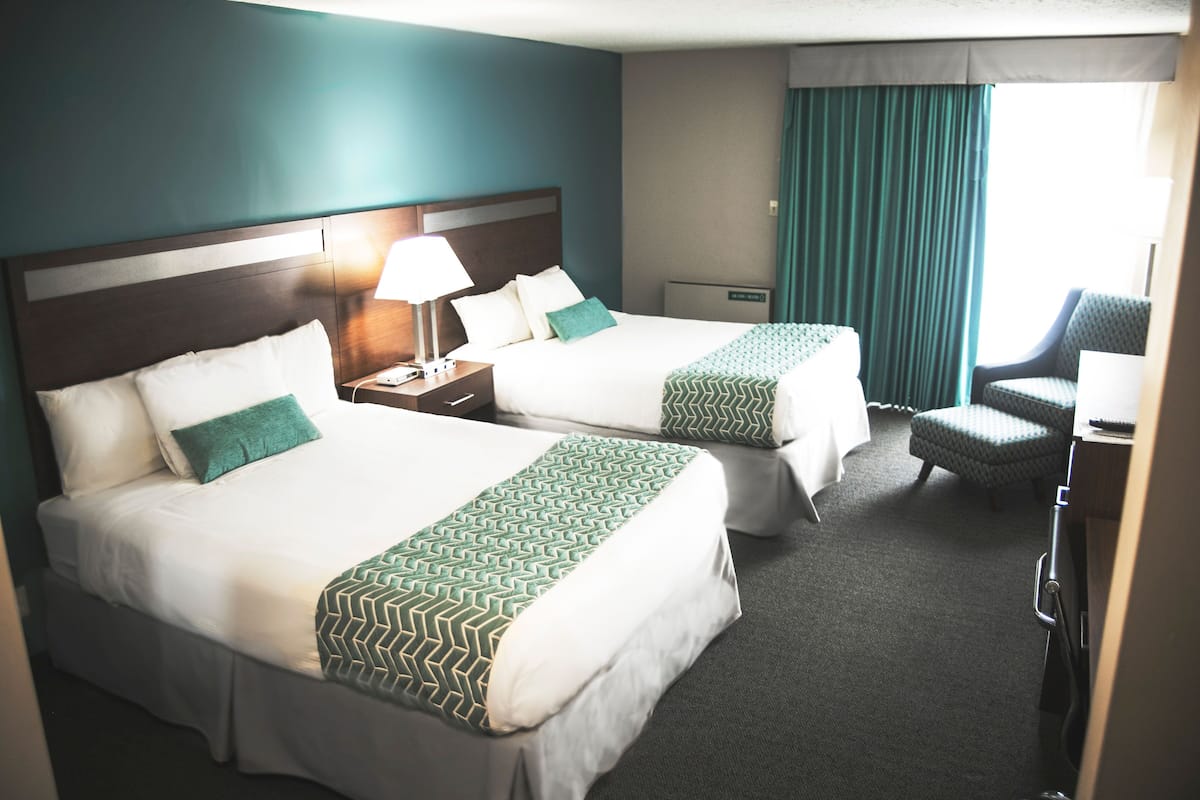 Business Room, 2 Queen Beds, Non Smoking | Desk, soundproofing, iron/ironing board, free cribs/infant beds
