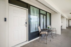 Junior Suite Accessible King w/ Kitchenette & Sofa Bed | Terrace/patio
