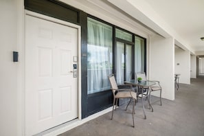 Junior Suite Accessible King w/ Kitchenette & Sofa Bed | Terrace/patio