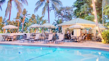 Outdoor pool, sun loungers