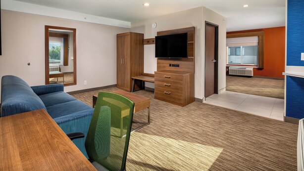 Suite, Accessible, Non Smoking (Mobility Tub) - Holiday Inn Express & Suites Chatsworth by IHG (Chatsworth)