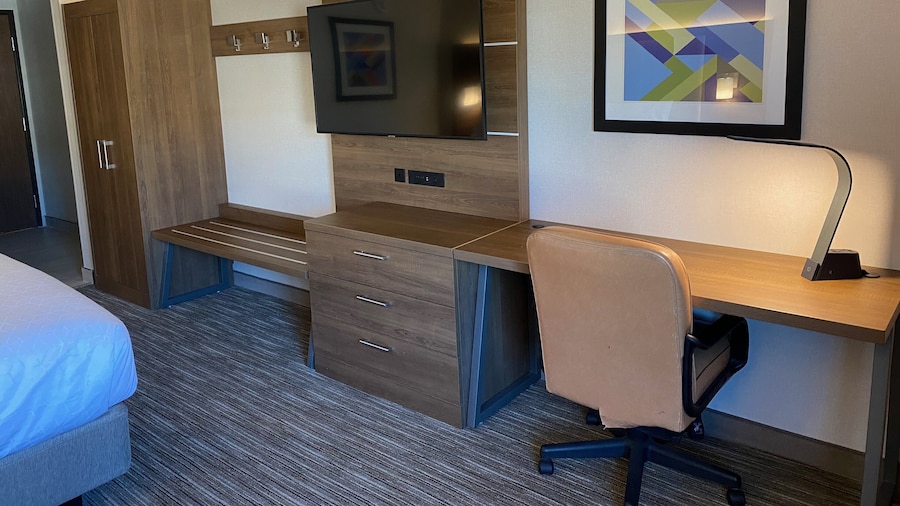 Holiday Inn Express & Suites Chatsworth by IHG