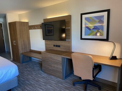 Holiday Inn Express & Suites Chatsworth by IHG
