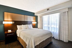 Premium bedding, desk, soundproofing, iron/ironing board - Residence Inn by Marriott Jacksonville Airport (Jacksonville)