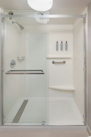 Combined shower/bathtub, free toiletries, hair dryer, towels - Residence Inn by Marriott Orlando East/UCF Area (Orlando)