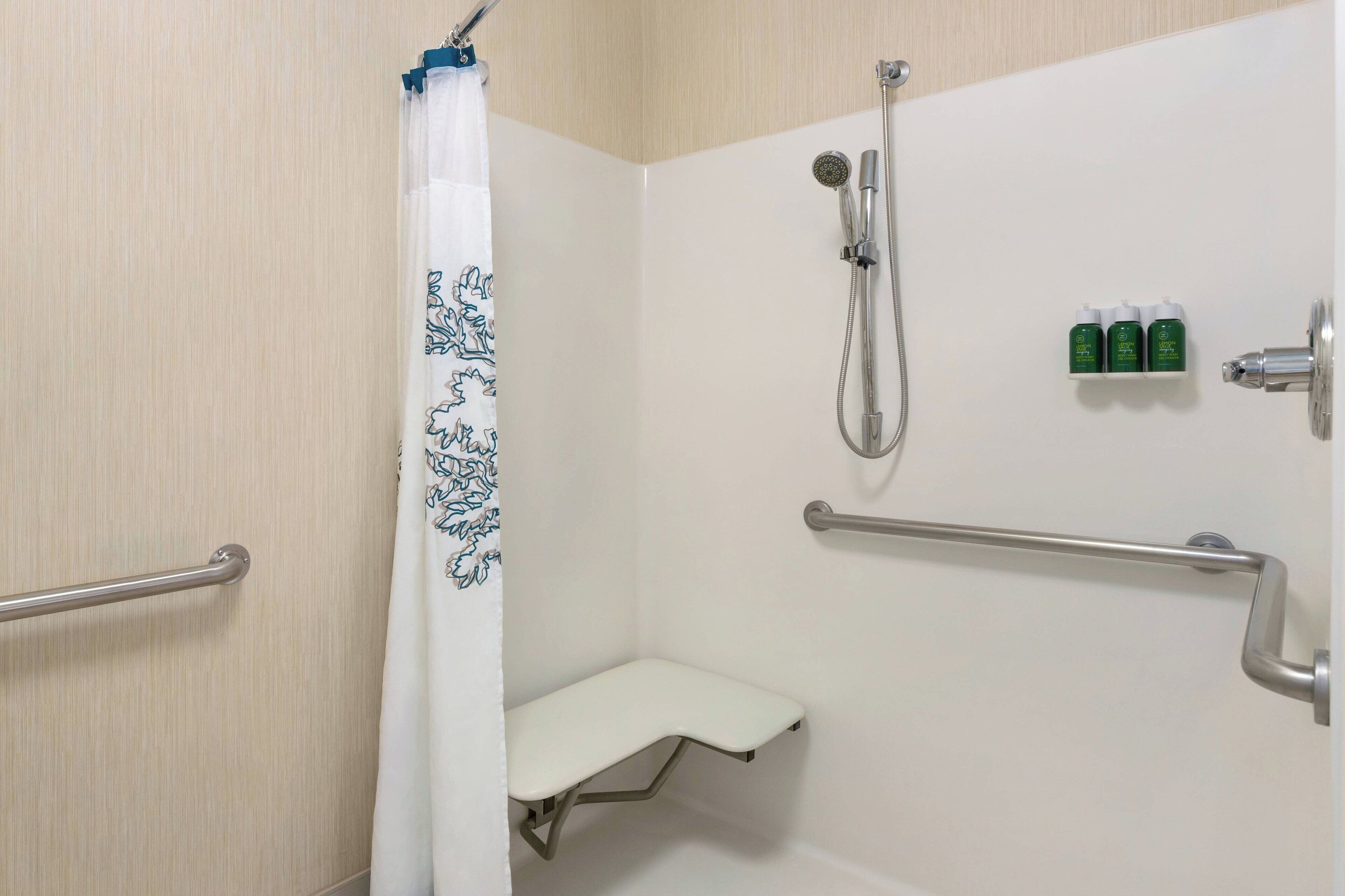 suite, 2 bedrooms, non smoking | bathroom | free toiletries, hair dryer, towels