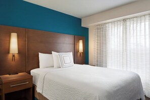 Suite, 1 Bedroom, Non Smoking | Premium bedding, in-room safe, desk, laptop workspace