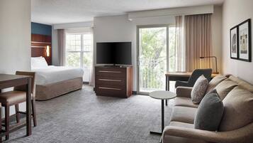 Studio, 1 King Bed, Balcony | Desk, iron/ironing board, free cots/infant beds, free WiFi