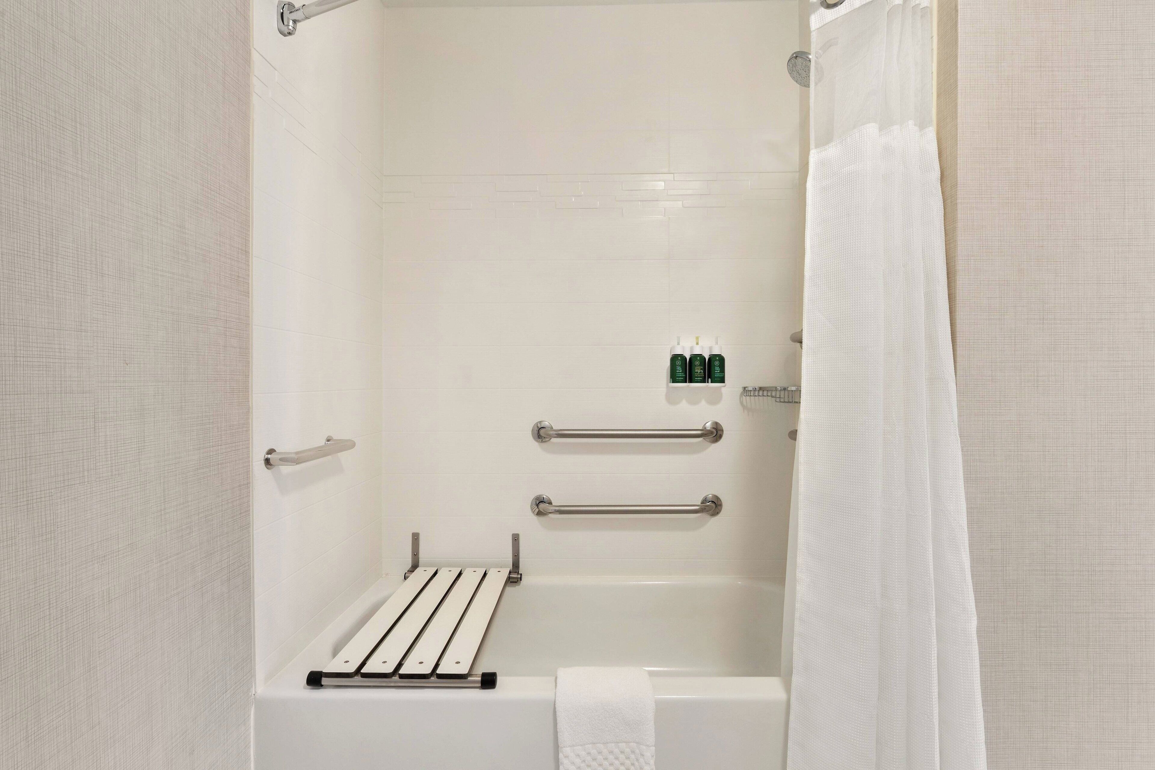 combined shower/bathtub, free toiletries, hair dryer, towels