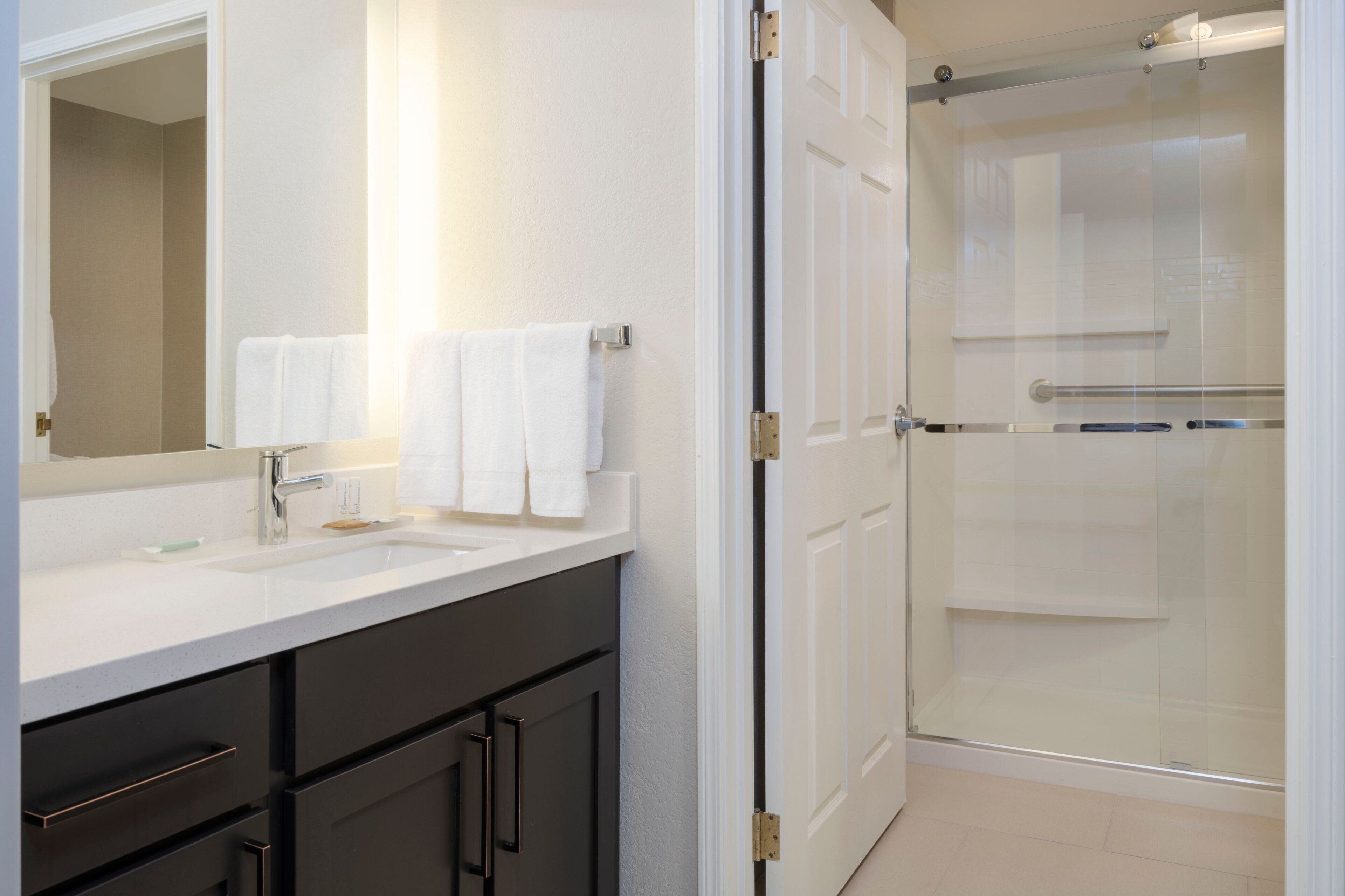 combined shower/bathtub, free toiletries, hair dryer, towels