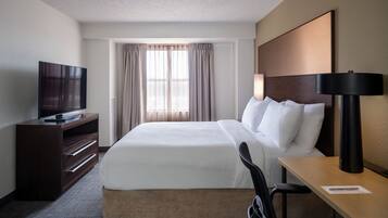 Caja de seguridad en la habitación, escritorio y cortinas blackout