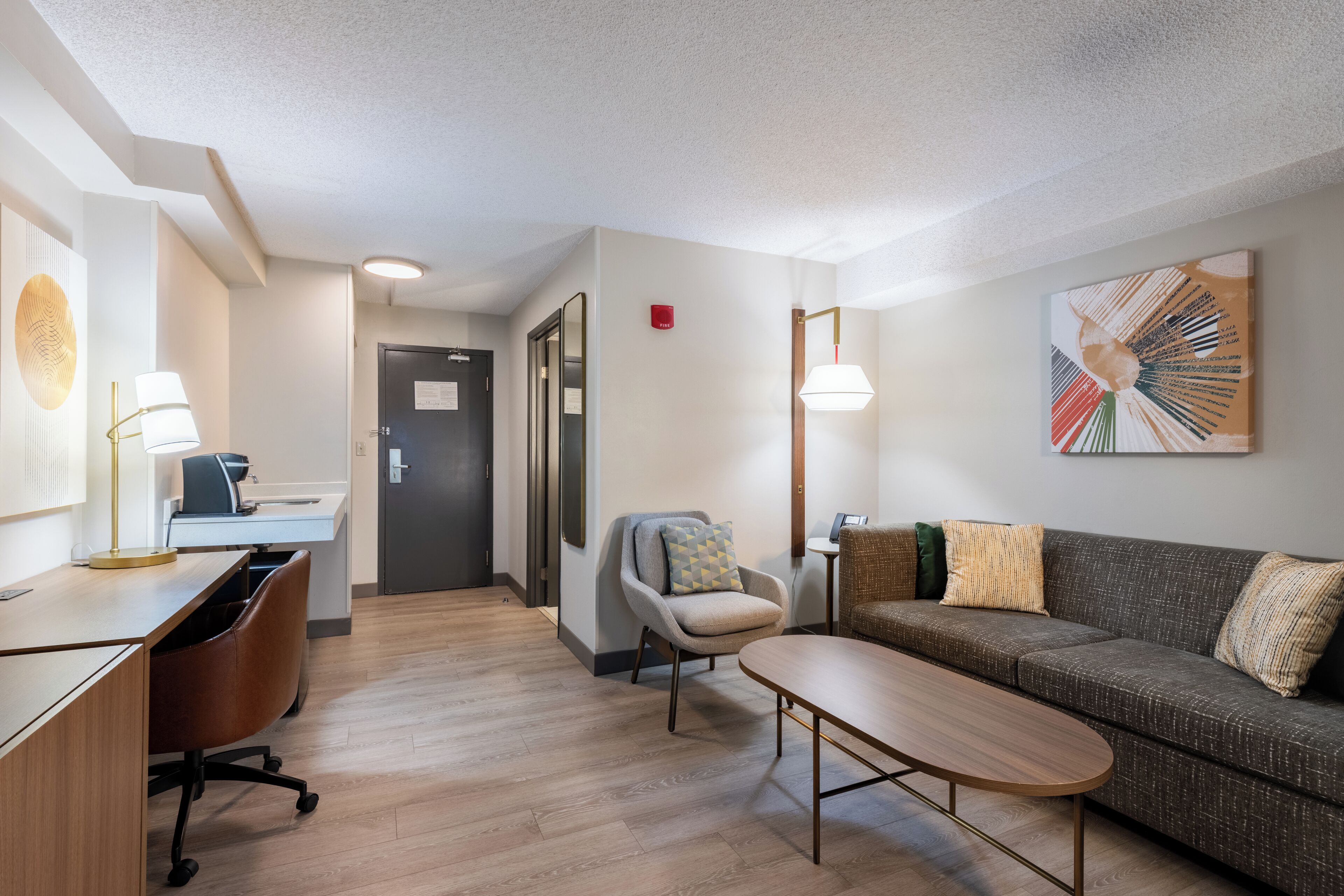 Suite, 1 Tempat Tidur King dengan tempat tidur Sofa (Minifridge) | Area keluarga | TV layar datar dan film berbayar