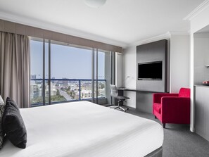 Room | In-room safe, individually furnished, desk, soundproofing - Mantra on Queen (Brisbane)