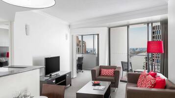 Apartment, 1 Schlafzimmer, Flussblick | Zimmersafe, individuell eingerichtet, Schreibtisch