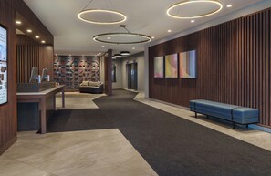 Reception - Holiday Inn Laval Montréal by IHG (Laval)