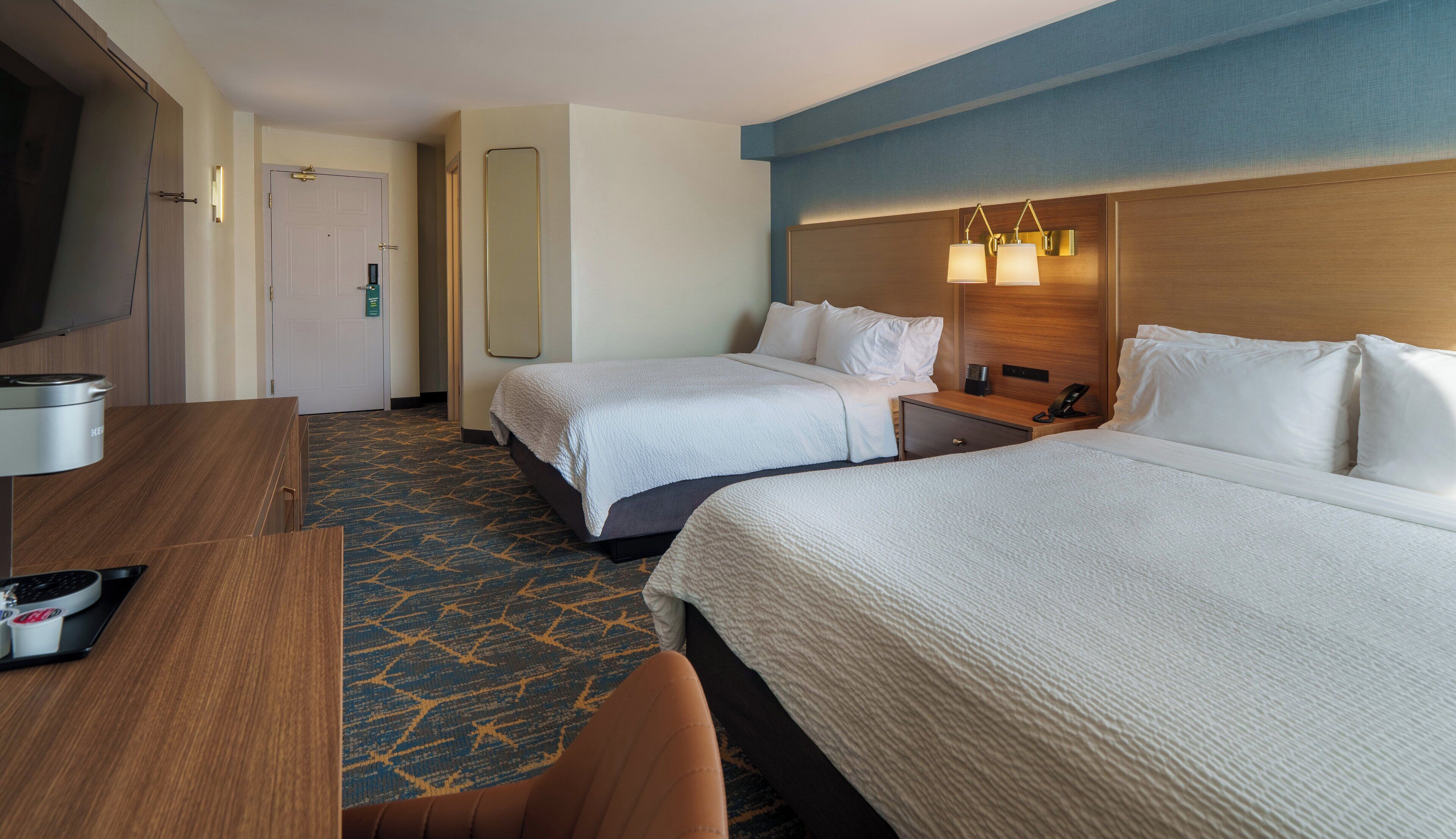 Ropa de cama hipoalergénica, colchones con pillow-top y escritorio 