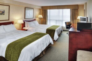 Quarto standard, 2 camas Queen | Roupas de cama premium, escrivaninha, cortinas blackout