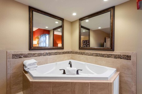 La Quinta Inn Suites by Wyndham Pigeon Forge - Image 27