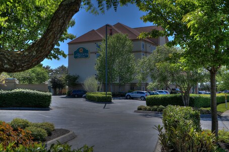La Quinta Inn Suites by Wyndham Pigeon Forge - Image 18