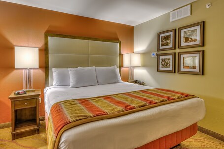 La Quinta Inn Suites by Wyndham Pigeon Forge - Image 47