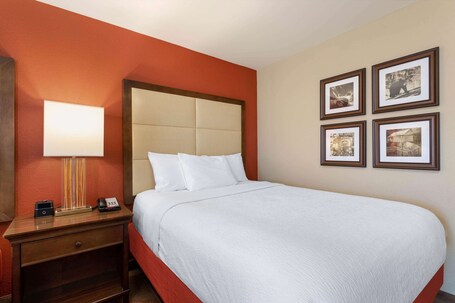 La Quinta Inn Suites by Wyndham Pigeon Forge - Image 58
