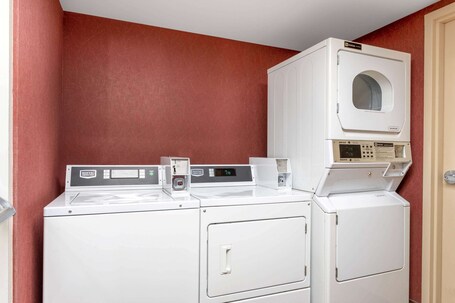 La Quinta Inn Suites by Wyndham Pigeon Forge - Image 39