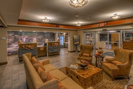 La Quinta Inn Suites by Wyndham Pigeon Forge - Image 22