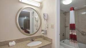 Kostenlose Toilettenartikel, Handtücher