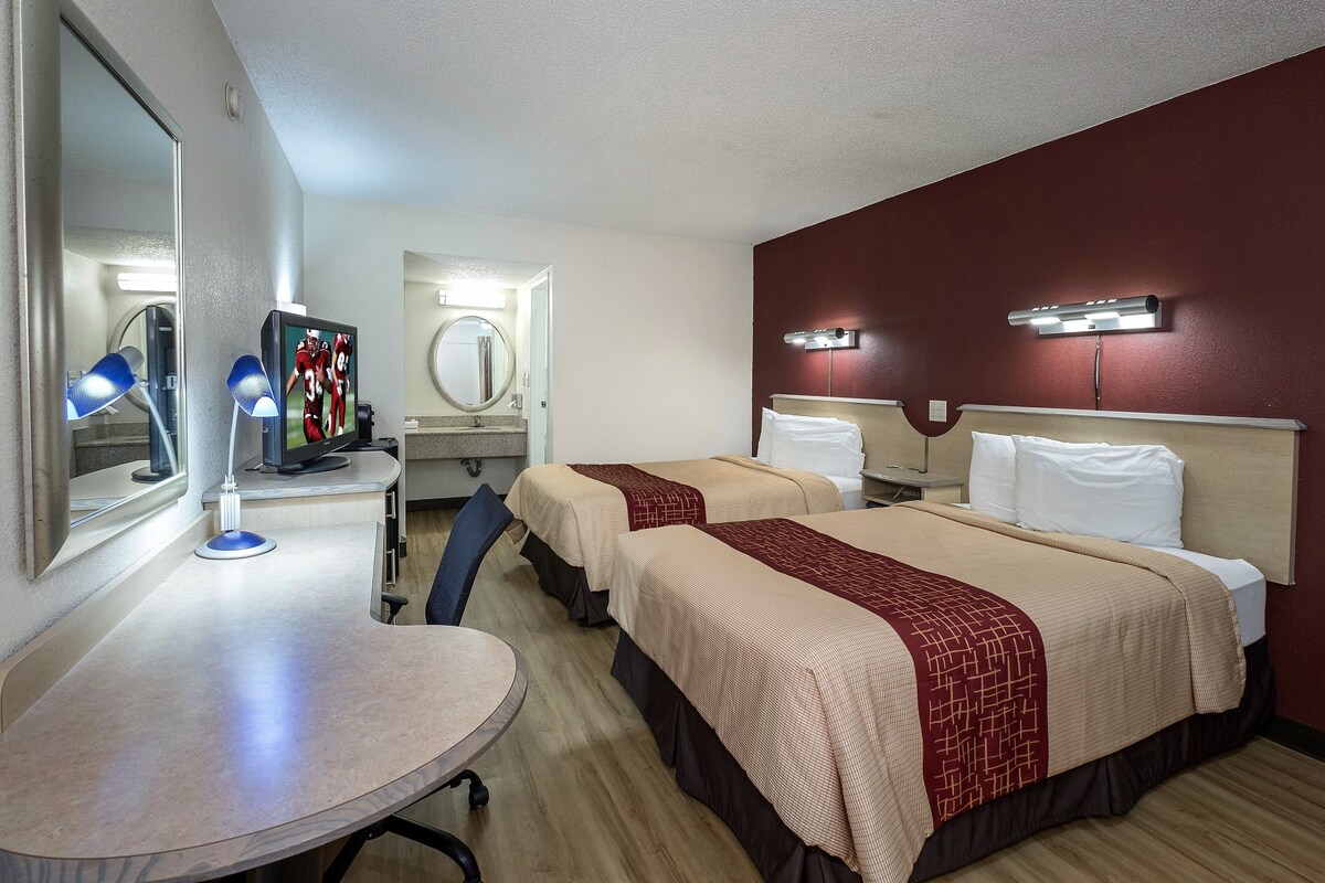 Deluxe Room, 2 Queen Beds, Non Smoking