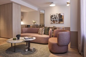 Rydges Deluxe Suite | Premium bedding, pillow-top beds, minibar, in-room safe - Rydges Melbourne (Melbourne)