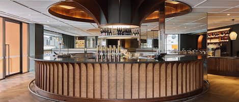 Cocktailbar, Speisen im Freien, täglich geöffnet