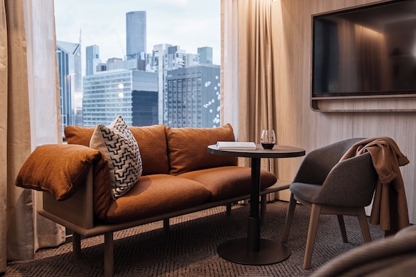 Rydges Deluxe Corner King | City view