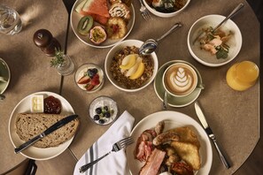 Daily buffet breakfast for a fee