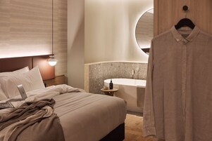 Rydges Deluxe Suite  | Premium bedding, pillowtop beds, minibar, in-room safe