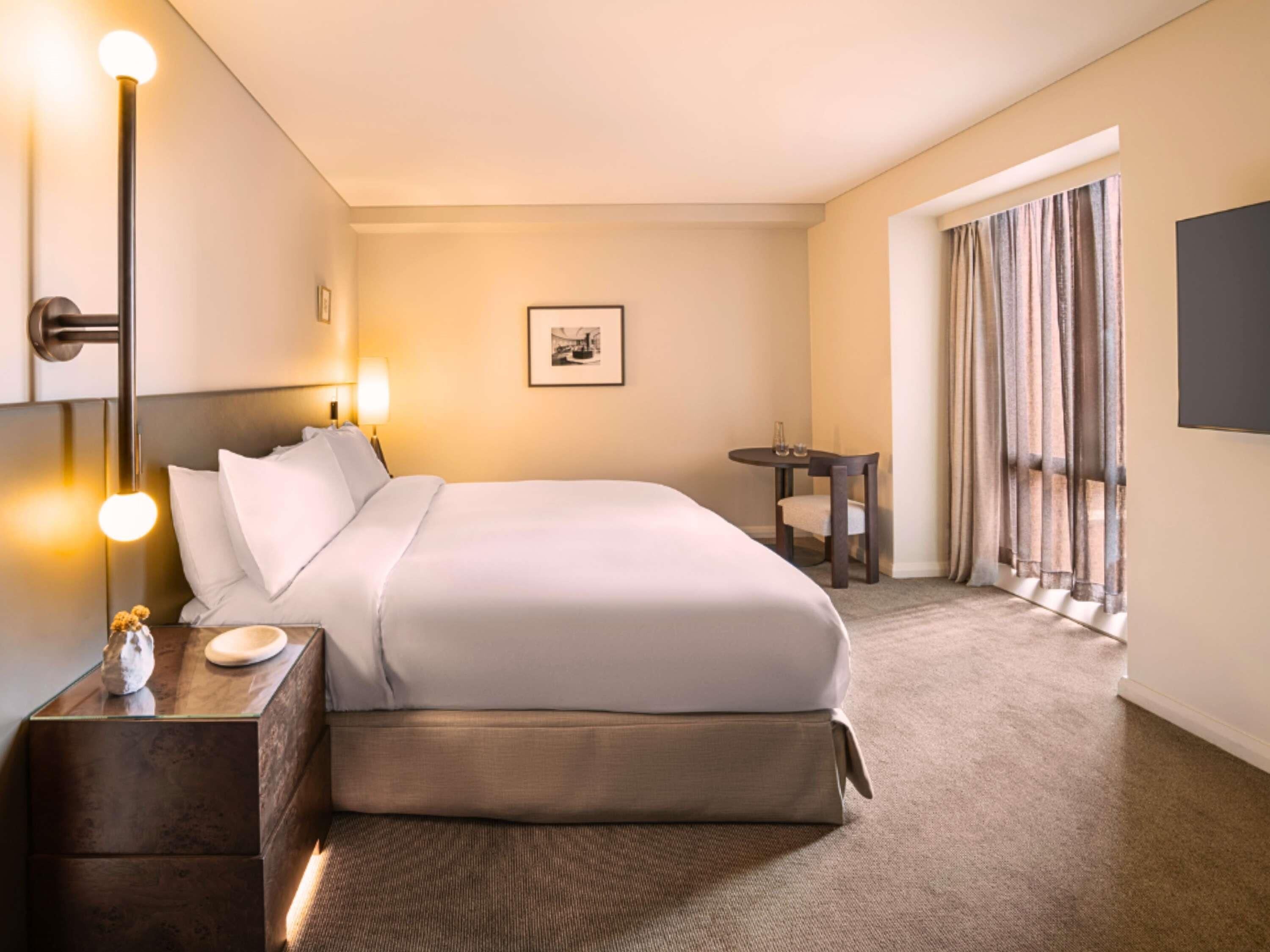 CLASSIC ROOM, 1 King Bed Special Access | Premium bedding, minibar, in-room safe, desk