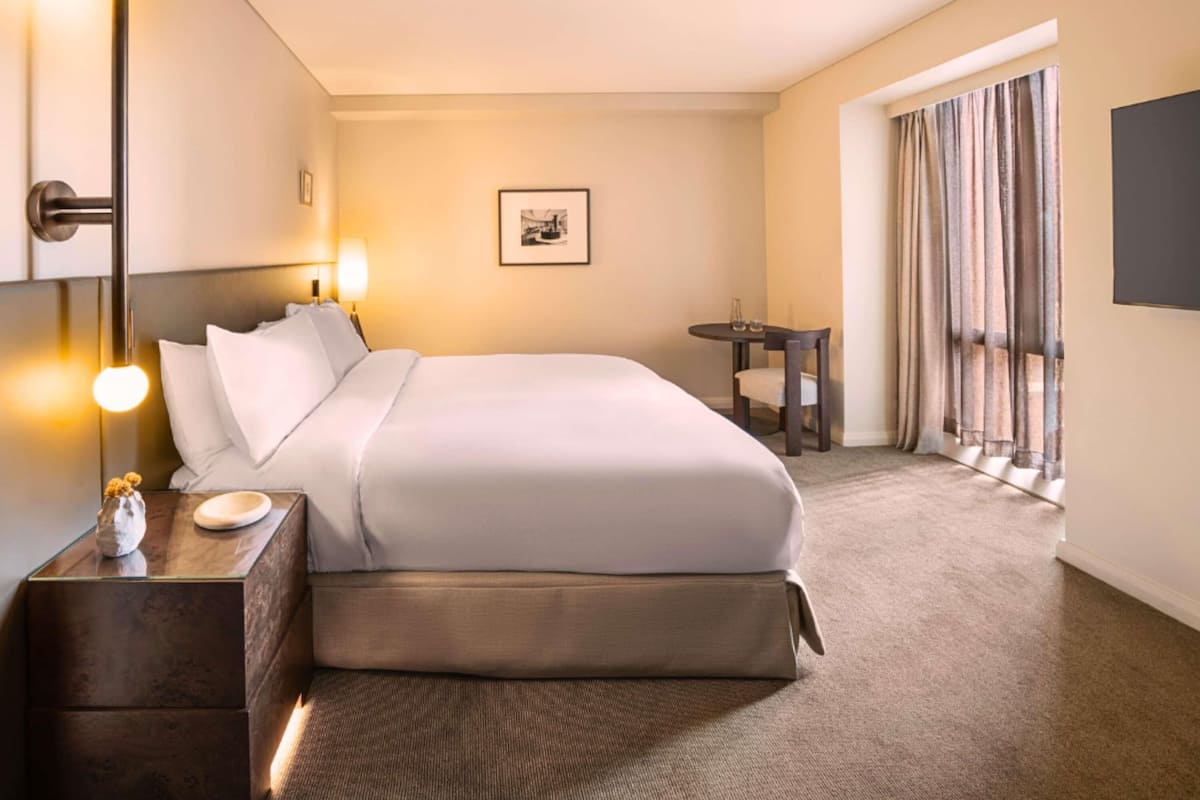 CLASSIC ROOM, 1 King Bed Special Access | Premium bedding, minibar, in-room safe, desk