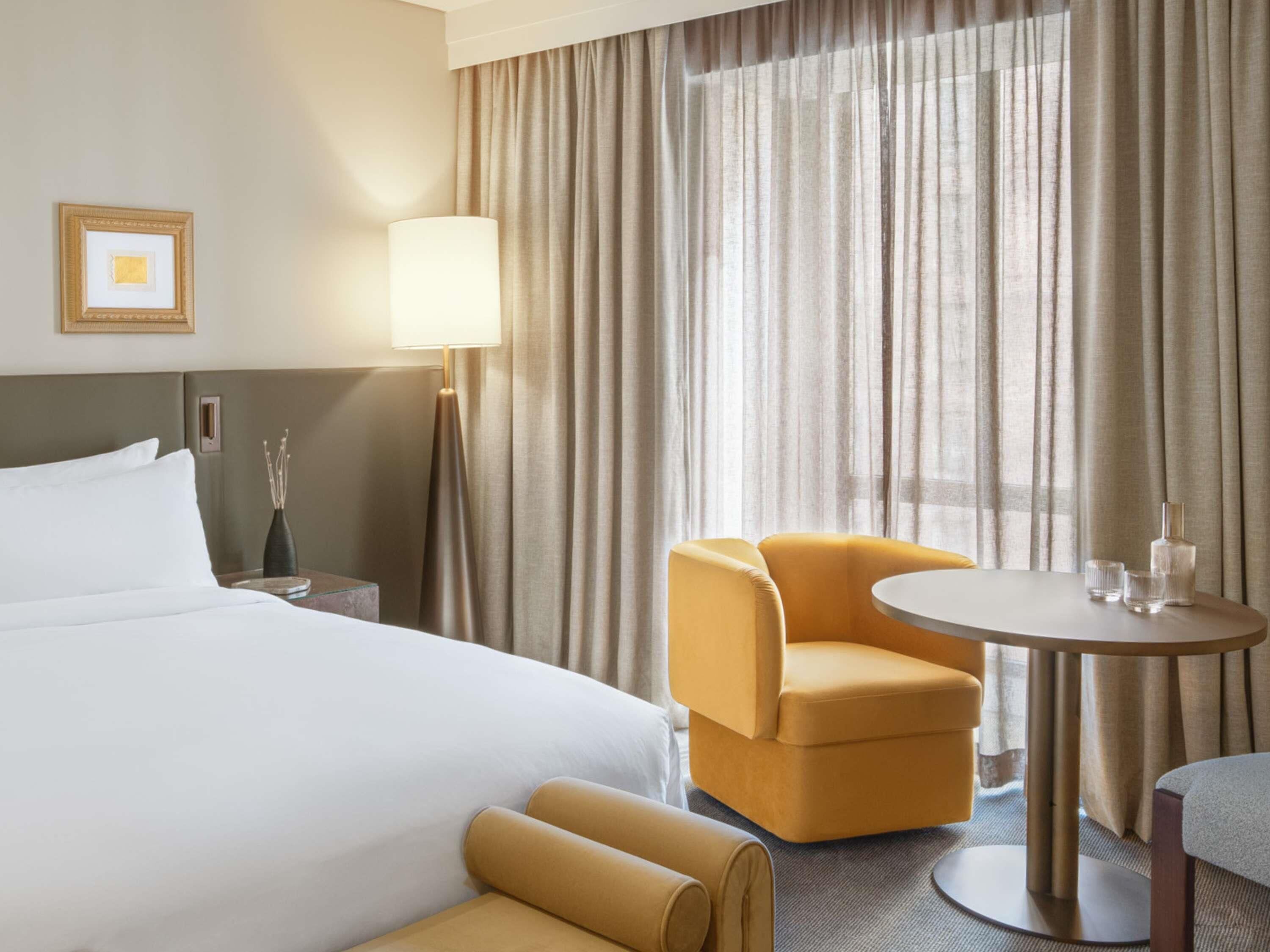 Ropa de cama de alta calidad y minibar 