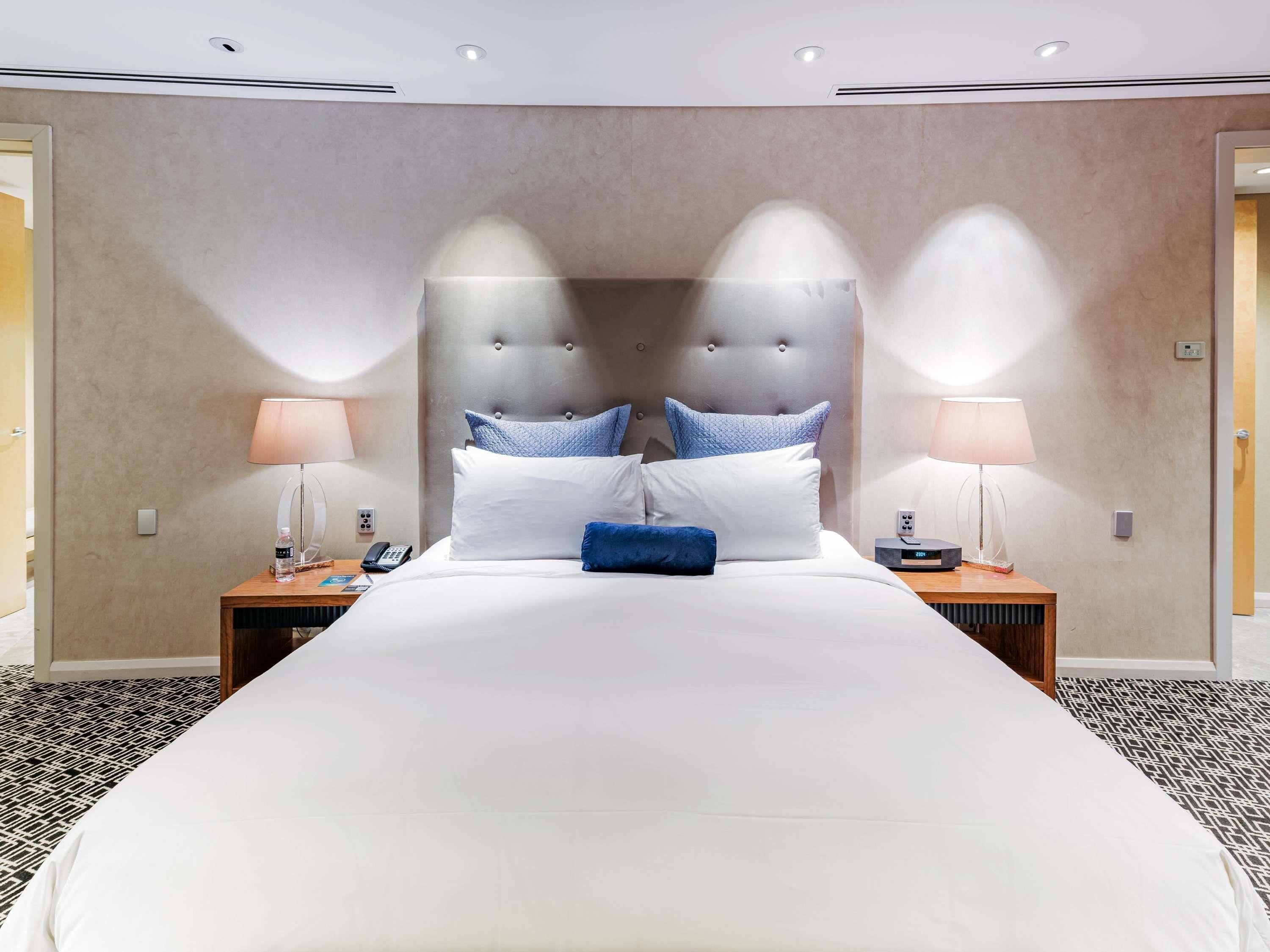 WENTWORTH SUITE, Club Sofitel Access, 1 King Size Bed, Separate Living Room | Premium bedding, minibar, in-room safe, desk