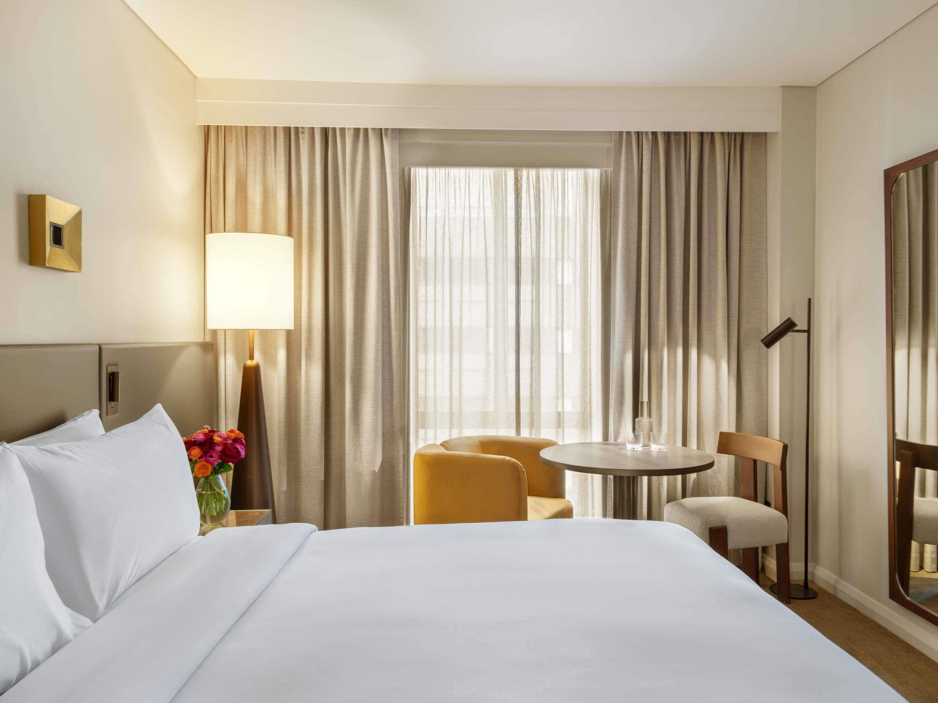 Classic Room, 1 King Bed | Premium bedding, minibar, in-room safe, desk