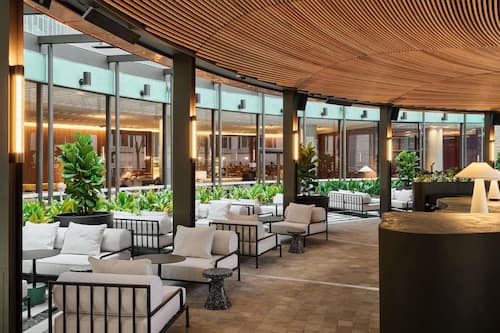 2 bares o lounges