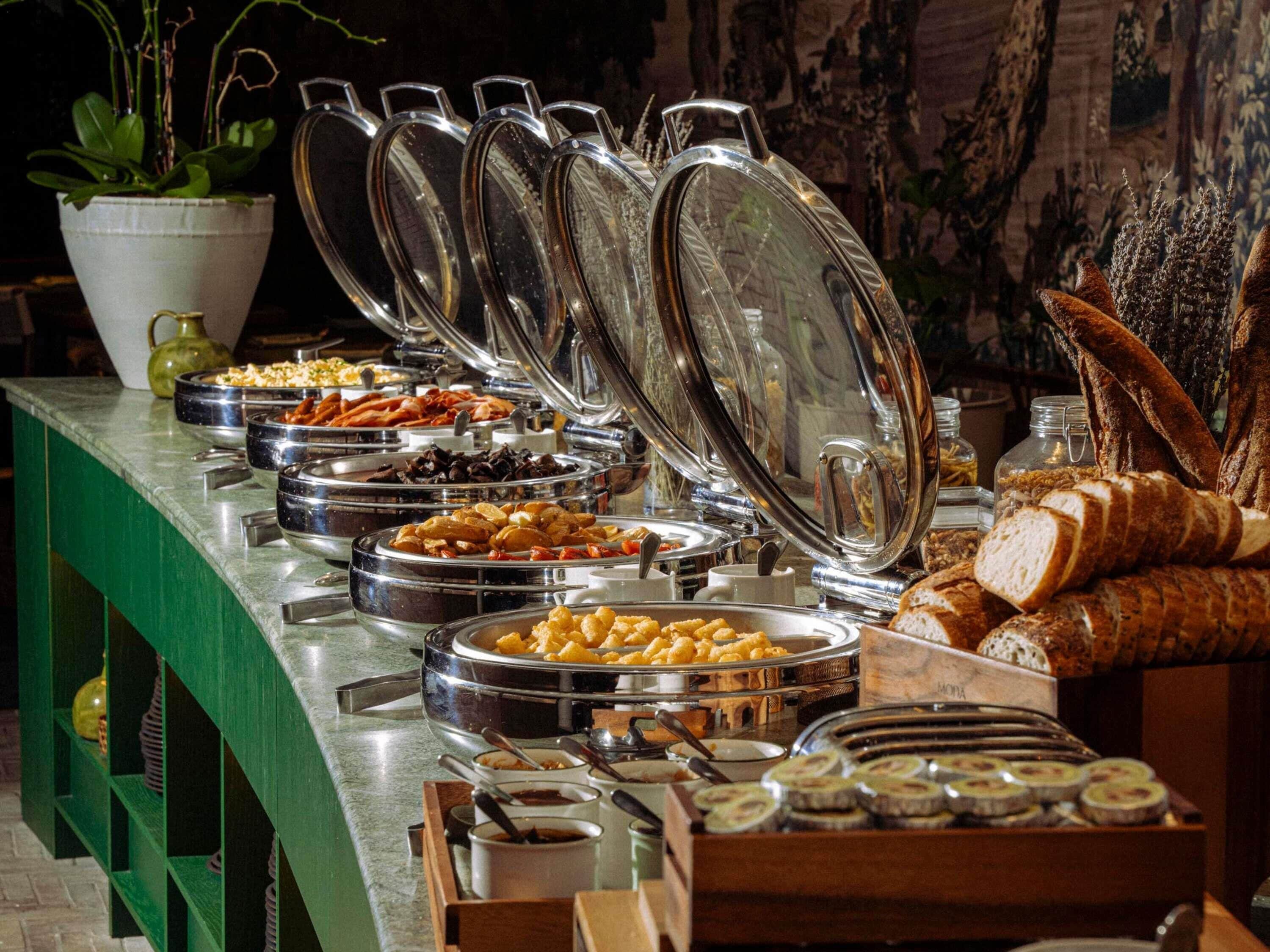 Daily buffet breakfast for a fee