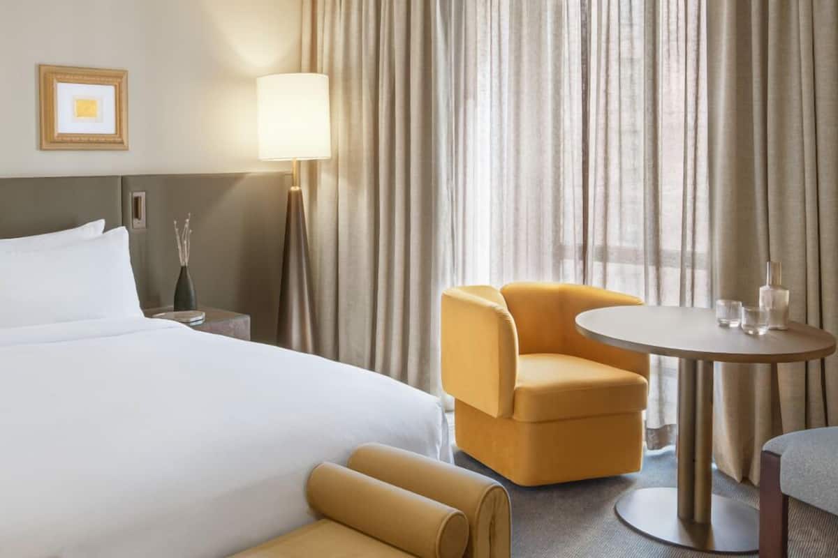 Superior Room, 1 Katil Raja (King) | 1 bilik tidur, peralatan tempat tidur premium, bar mini