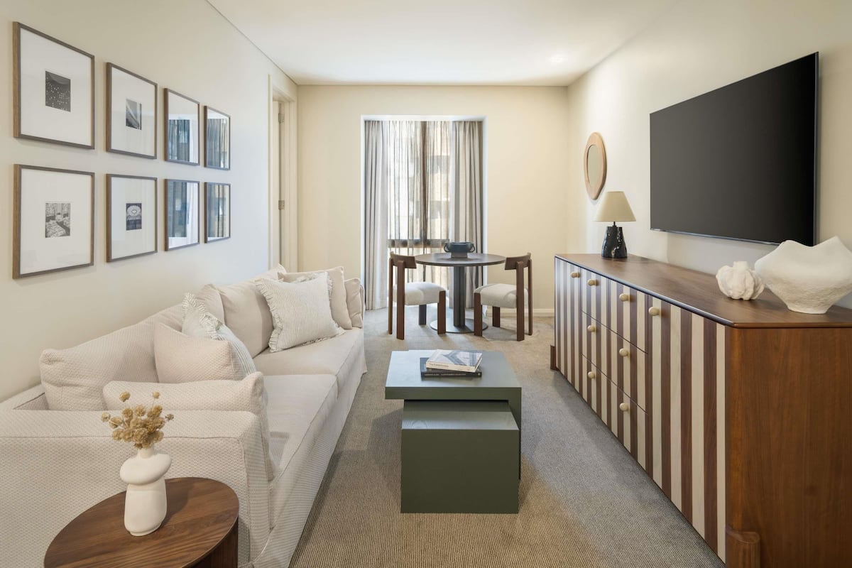 普通套房, 1 張特大雙人床 | 客廳 | IPod 插座