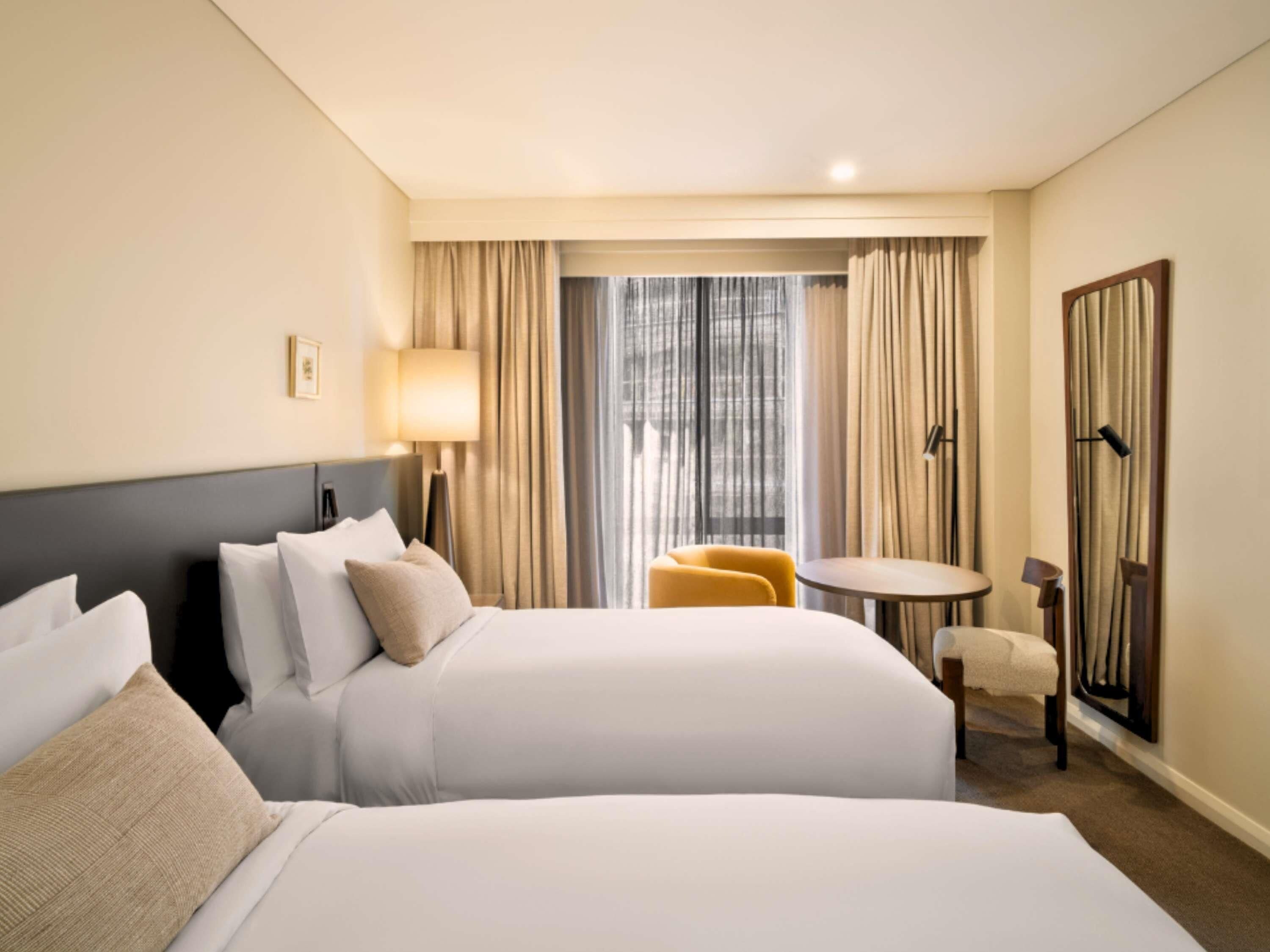 Ropa de cama de alta calidad y minibar 