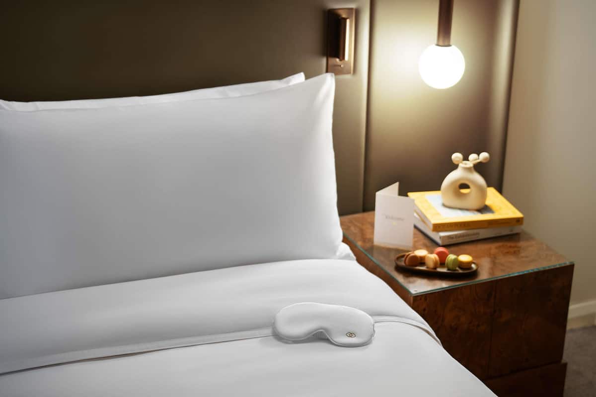 1 bedroom, premium bedding, minibar, in-room safe