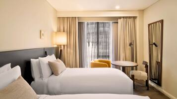 Classic Room, 2 Twin Beds | Premium bedding, minibar, in-room safe, desk
